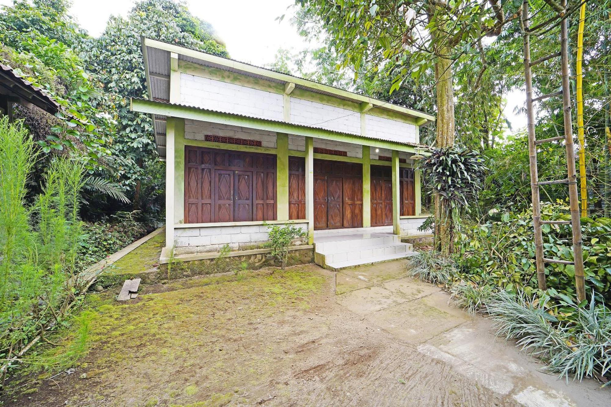 Spot On 91085 Griya Estu Wening Hotel Sleman  Exterior photo